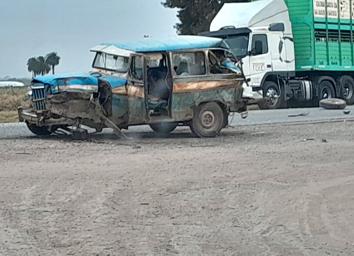 Hersilia: Intentó cruzar la 34 y lo chocó un camión