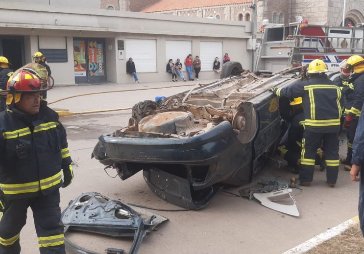 Bomberos de Suardi concretaron jornada de rescate vehicular