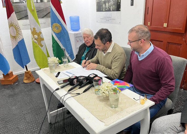 Brinkmann firmó el Hermanamiento con Villa Fontana