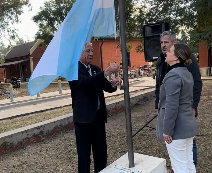 En Suardi se conmemoró el Día de la Bandera