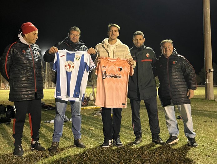 Julian Chicco fue reconocido por el municipio y el club Centro Social