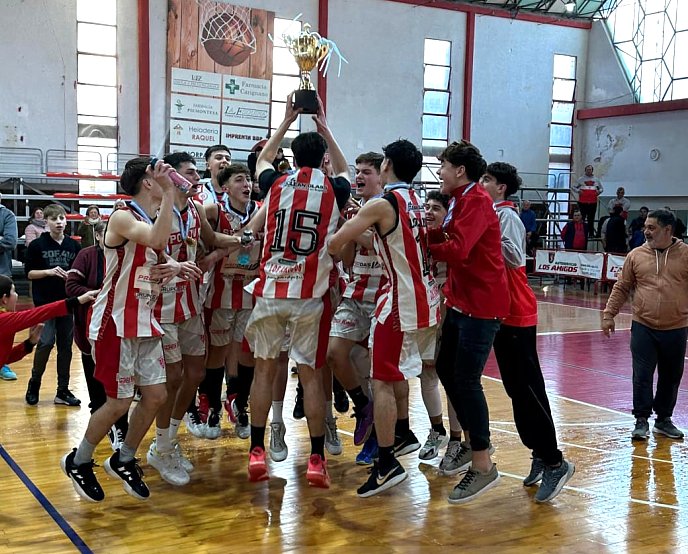 La U 19 de Sportivo campeón invicto del Apertura