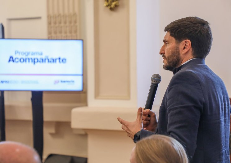 Pullaro presentó 