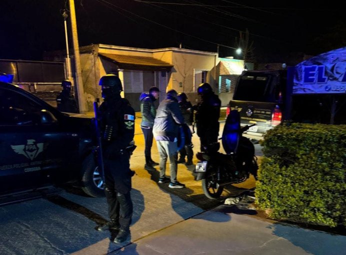 Controles antinarcóticos en Morteros y Brinkmann: secuestraron estupefacientes y una moto