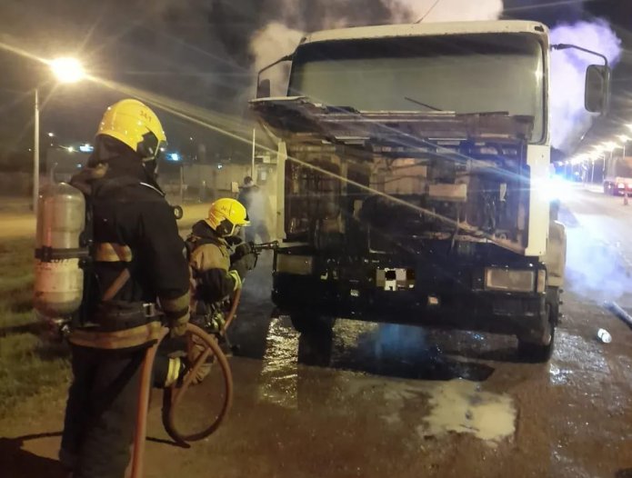 Se incendiaron un camión en Morteros y un auto en Balnearia