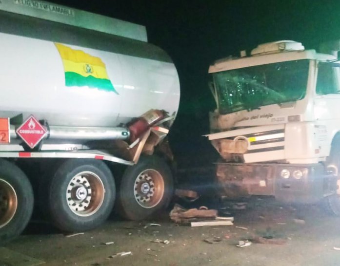 Choque en cadena en ruta 34 entre dos camiones y una ambulancia
