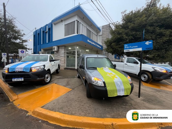 Municipalidad de Brinkmann presentó tres nuevos vehículos