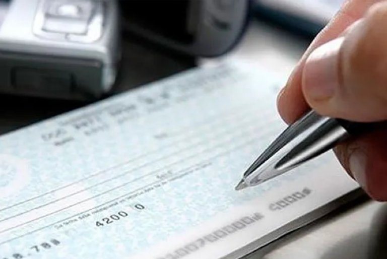 Alerta !!... Comerciantes de Suardi estafados con cheques falsos