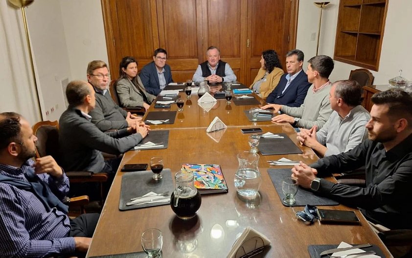Senadores del Bloque “Unidos” mantuvieron una reunión de trabajo con el Ministro de Educación