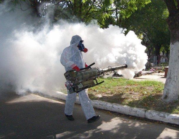 Morteros: Fumigan espacios públicos para prevenir el dengue
