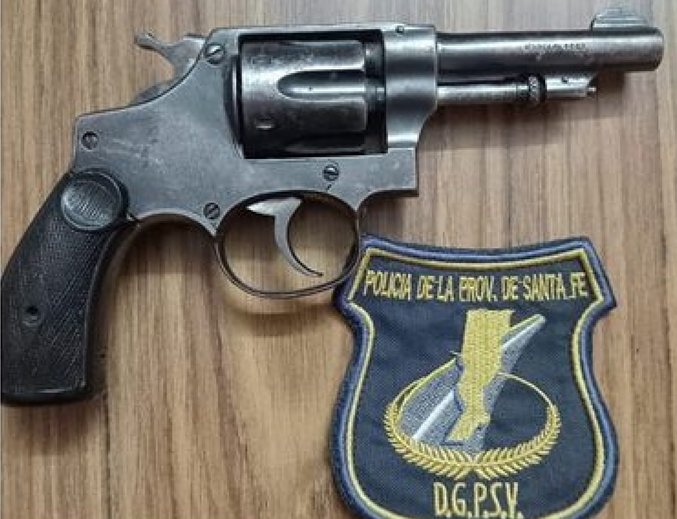 Circulaban en un camión con una guía trucha y un arma de fuego