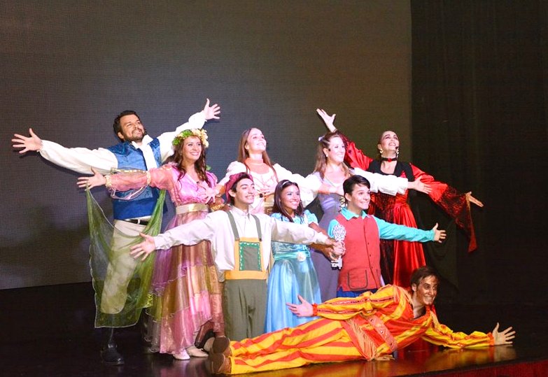 Joven suardense triunfa en una obra teatral de Carlos Paz