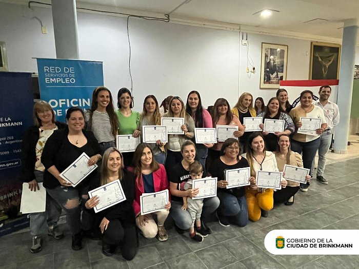 Entregaron más de 60 certificados de la Universidad Popular Brinkmann