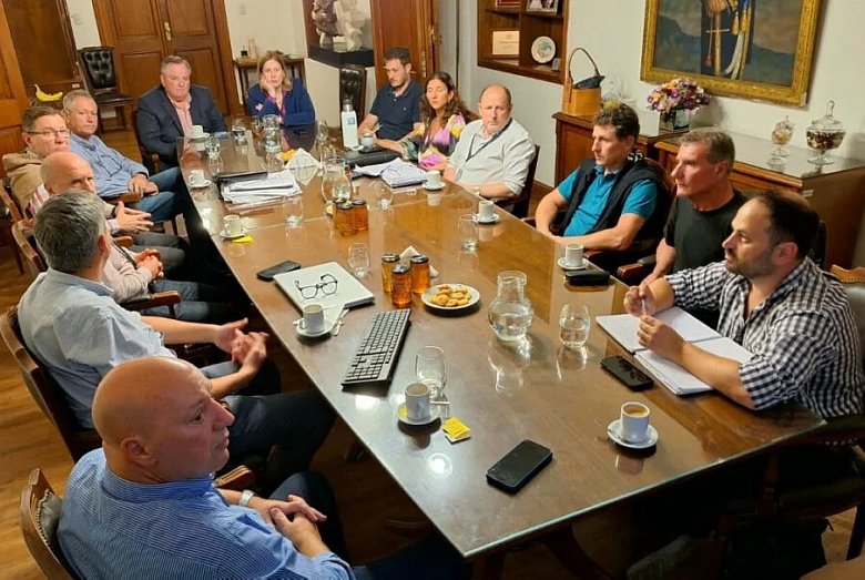 Senadores recibieron a productores de miel agrupados en COSAR