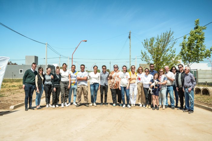 Inauguraron nueva obra de cordón cuneta en Porteña