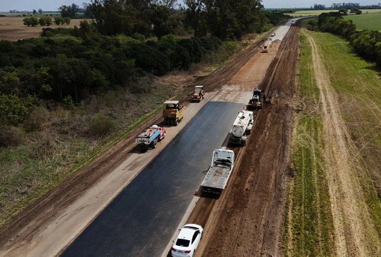 Avanza la repavimentación de la ruta 4 entre La Pelada y María Luisa