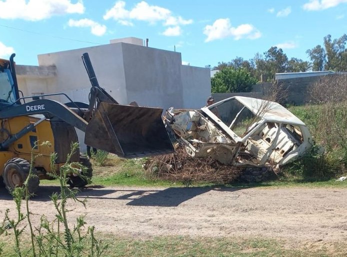 La Municipalidad de Morteros intensifica el retiro de vehículos en estado de abandono