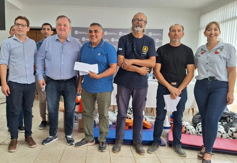 Michlig y Cándido presentaron “Santa Fe Acá” y entregaron 11 millones a instituciones de Ceres