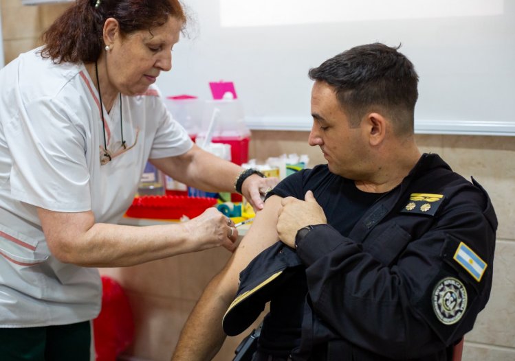 Dengue: Provincia amplía la vacunación a fuerzas federales y a quienes tuvieron la enfermedad