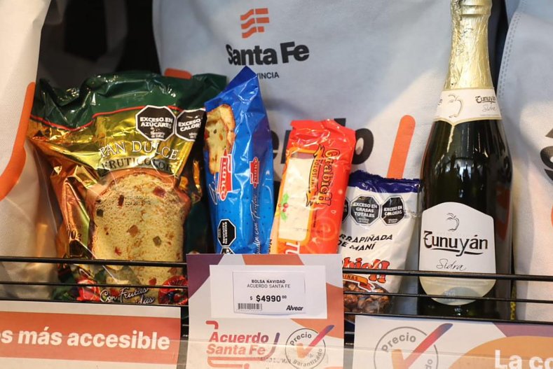 La Provincia presentó una canasta con productos a precios promocionales para la mesa navideña