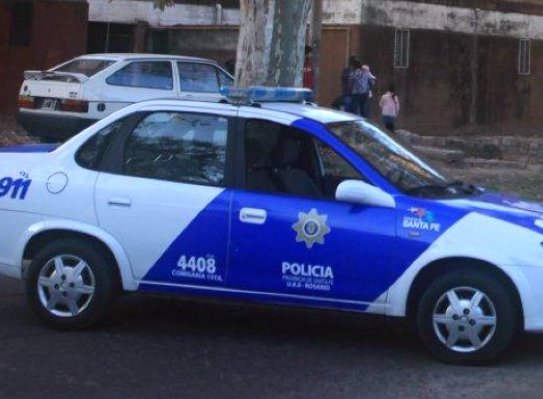 San Guillermo: Robaron un estéreo y 25 mil pesos desde dos autos