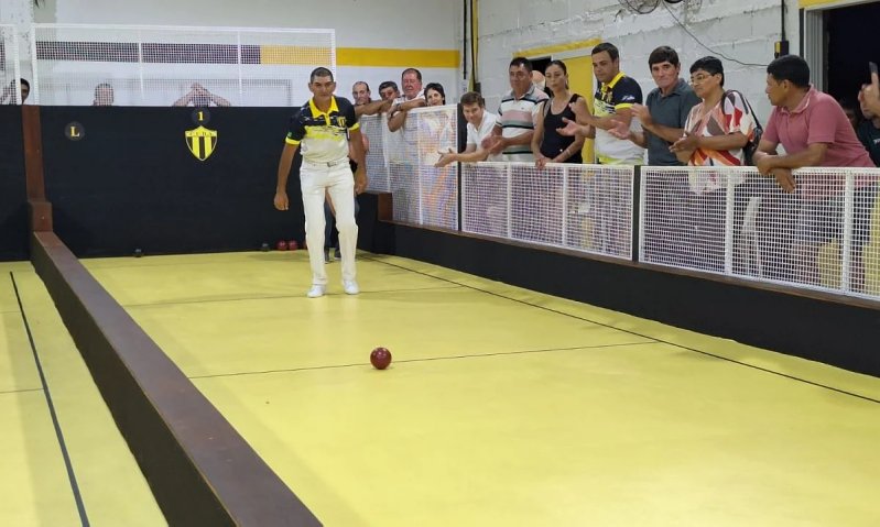 Michlig inauguró las canchas sintéticas de Unión de Arrufó