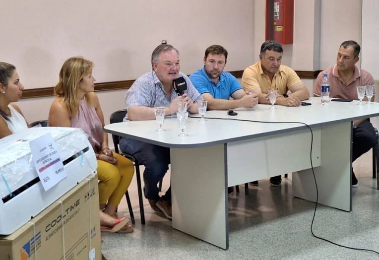 Michlig entregó equipamiento en el Hospital de San Cristóbal y concretó anuncios