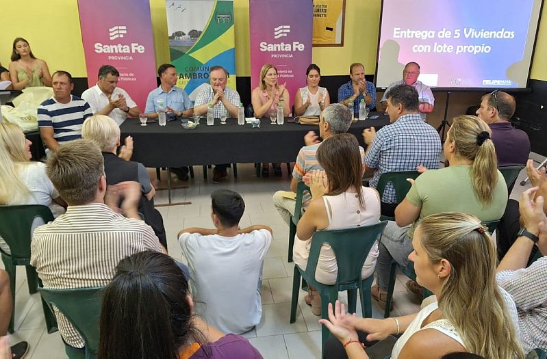 Se inauguraron cinco viviendas en Ambrosetti