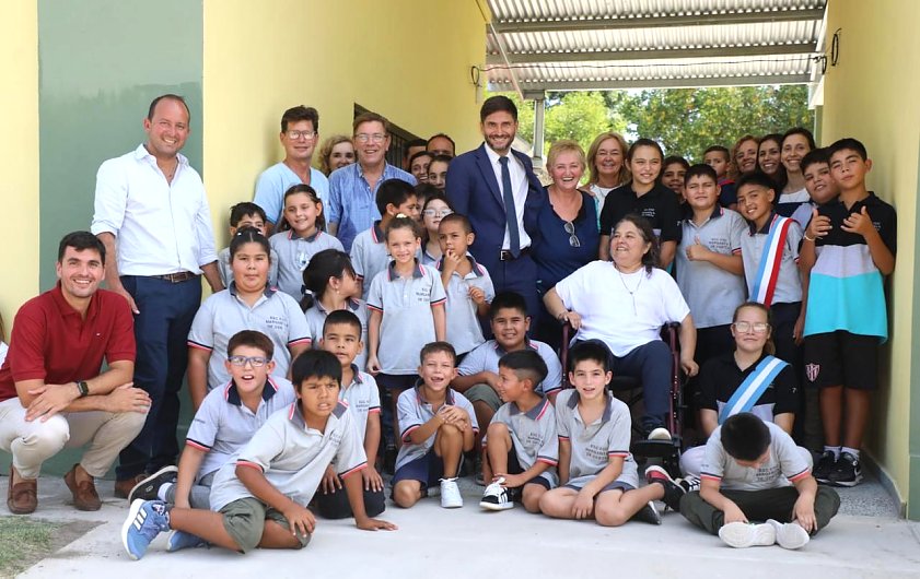 Pullaro inauguró un aula y dio inicio al ciclo lectivo provincial desde Col. Angeloni