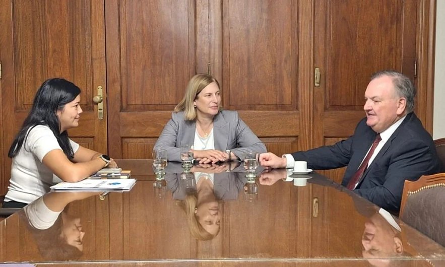 Reunión de trabajo entre la Vicegobernadora Scaglia, el Senador Michlig y la Intendenta López