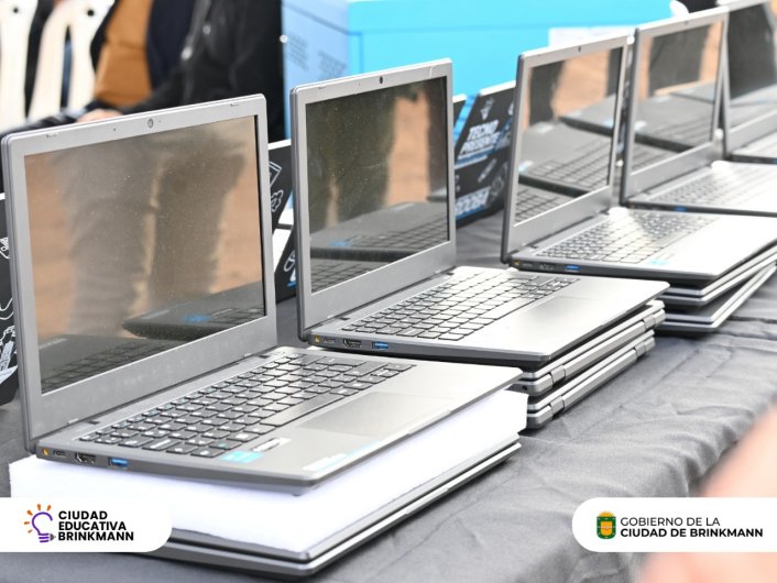 Escuelas de Brinkmann recibieron 65 notebooks de la provincia