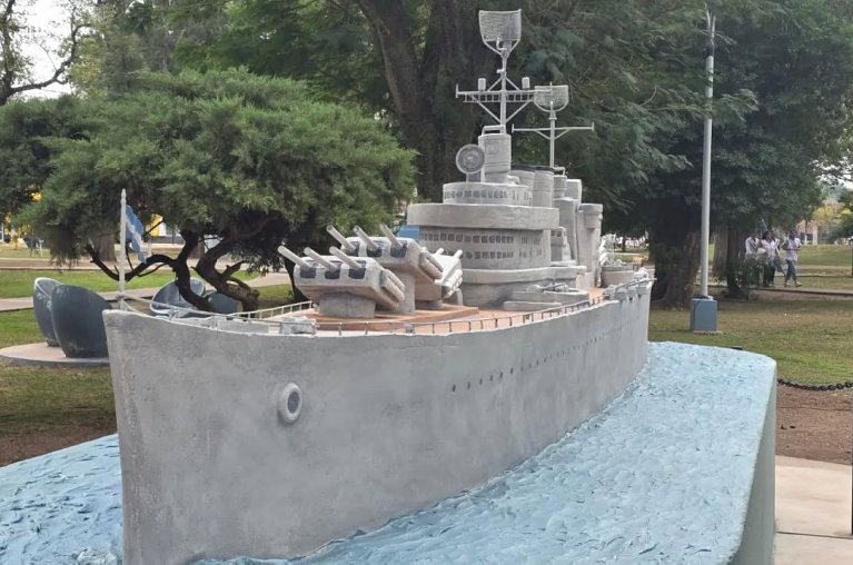 Ambrosetti inauguró una réplica del “A.R.A. General Belgrano” en homenaje a los héroes de Malvinas