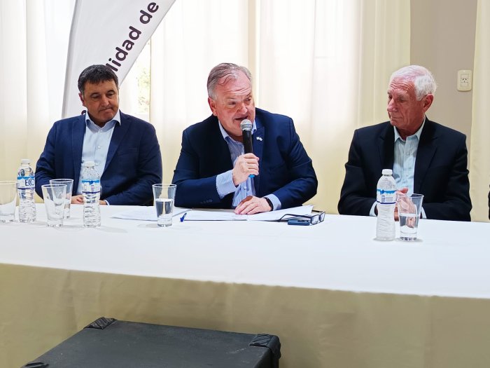 Michlig entregó aportes y enumeró las obras que se están realizando en Suardi