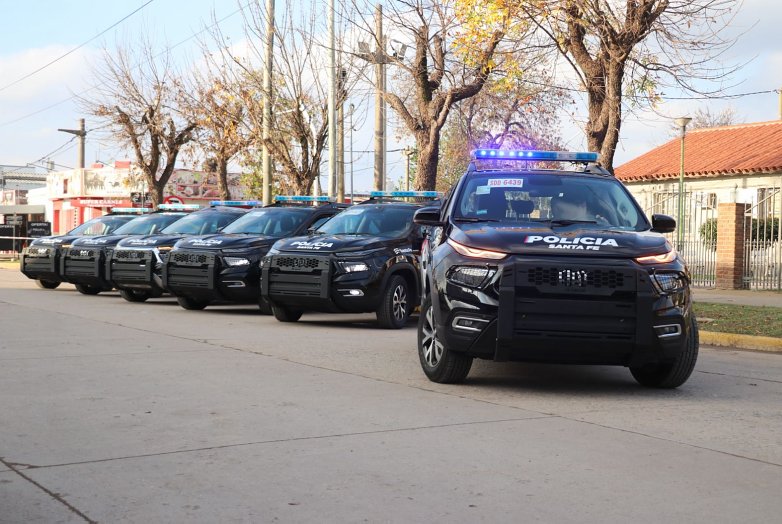 Entregaron 9 móviles a la Policía del departamento Castellanos
