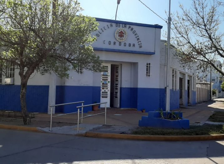 Dos aprehendidos por hurto en un local comercial de Porteña