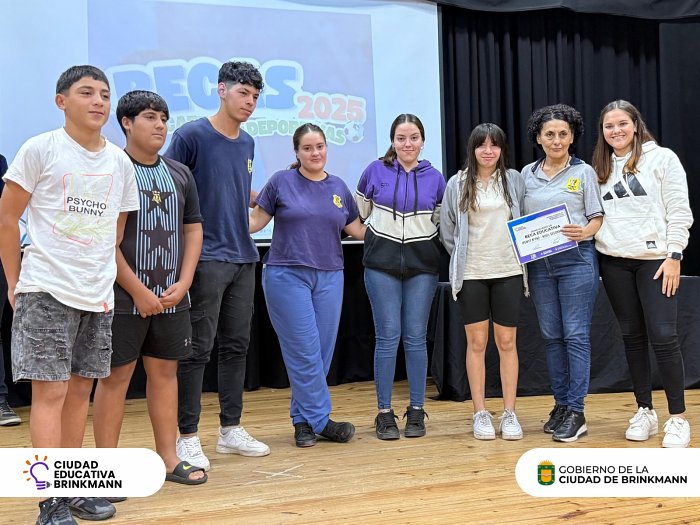La Municipalidad de Brinkmann entregó becas educativas y deportivas