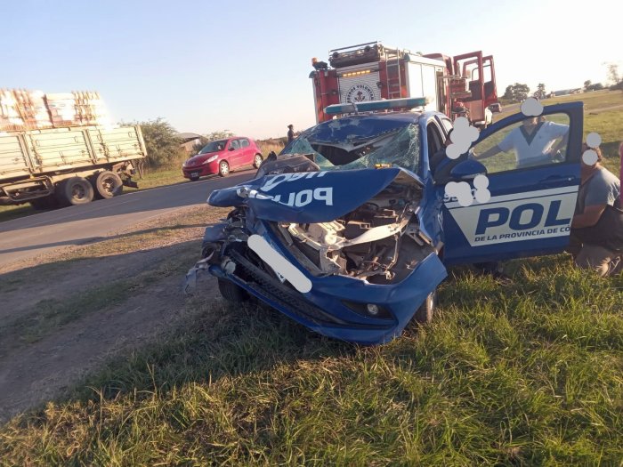 Móvil policial chocó a un camión en cercanías de Chipión