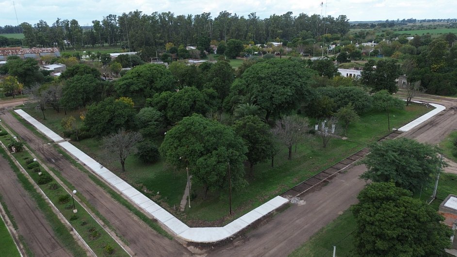 Provincia avanza con la renovación integral de la plaza principal de La Rubia
