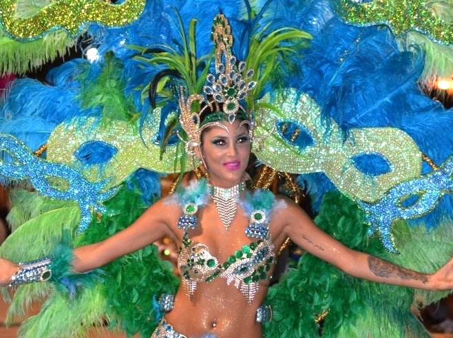 Unas 3500 personas en la tercera noche de carnavales de 9 de Morteros