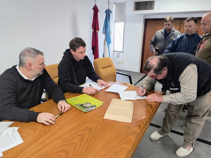 CoopMorteros y Consorcios camineros firmaron convenios para mejorar la accesibilidad rural