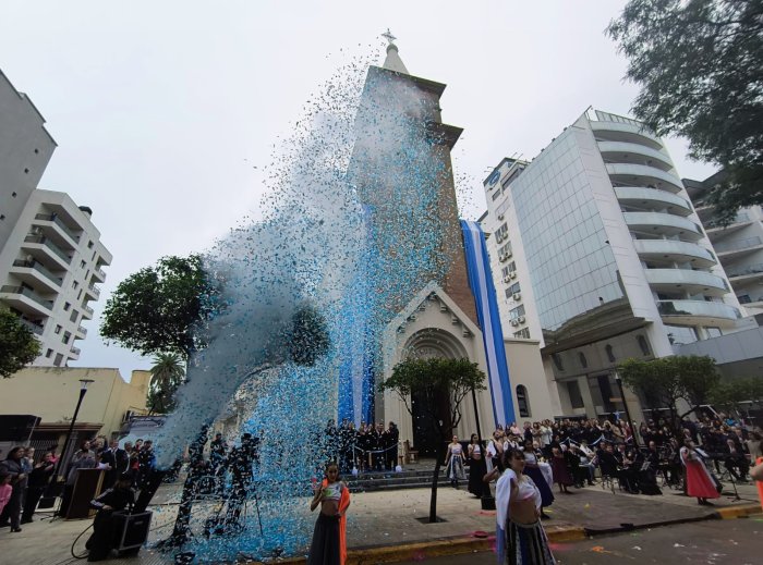 Acto y desfile por el 25 de Mayo en Morteros