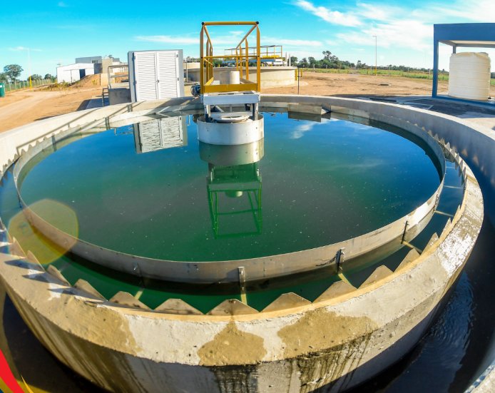 Avanza la obra de la planta de tratamiento de líquidos cloacales en Miramar de Ansenuza