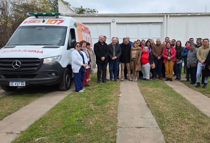 Villa Trinidad, Curupaity y Monigotes recibieron ambulancias y aportes 