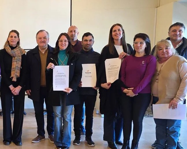 San Guillermo: Se entregaron aportes y se firmaron convenios del Banco Solidario