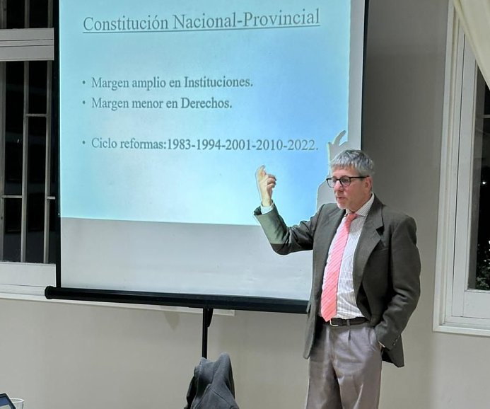 Suardi: El Dr. Marchiaro disertó sobre la reforma de la Constitución provincial