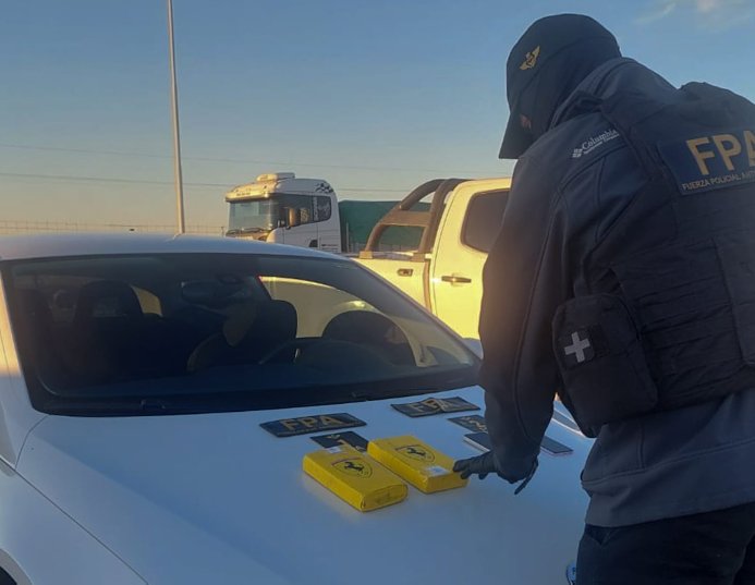 Incautaron dos kgs. de cocaína en el peaje Devoto-San Francisco y hay tres detenidos