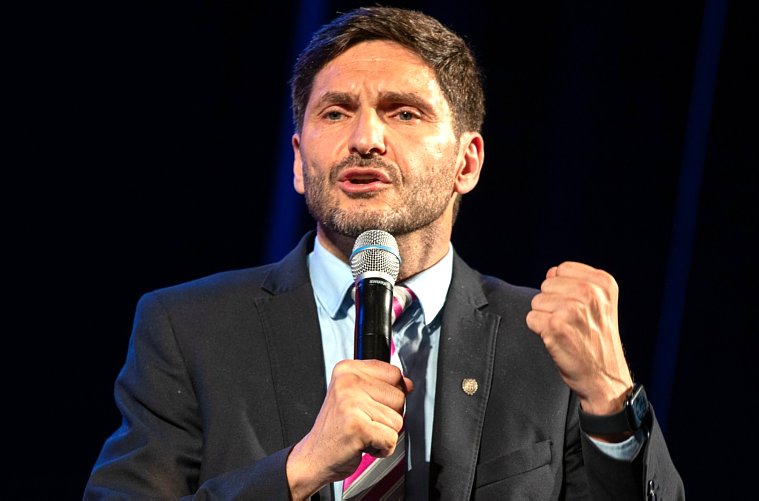 Pullaro: “En Santa Fe gravamos la especulación y financiamos la producción”