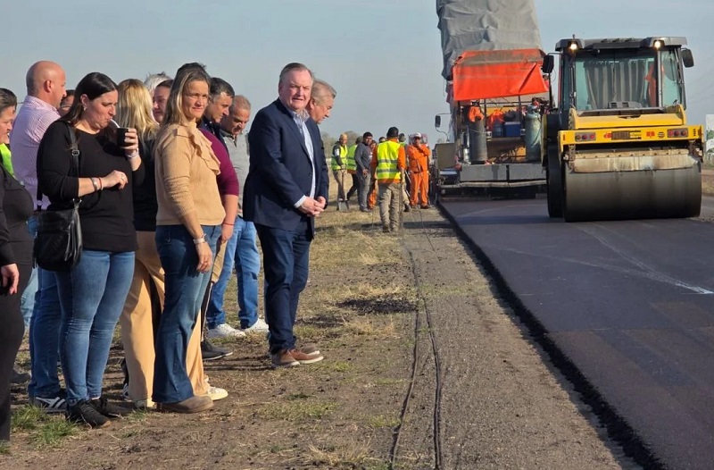 Michlig recorrió trabajos de repavimentación sobre RP23 y se refirió a la obra del Gasoducto
