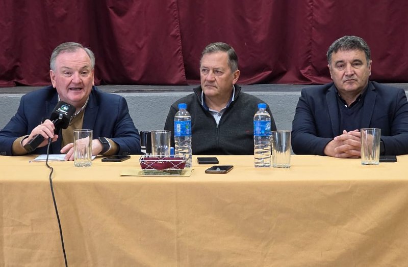 Aportes y anuncios del Senador Michlig en la ciudad de San Crsitóbal
