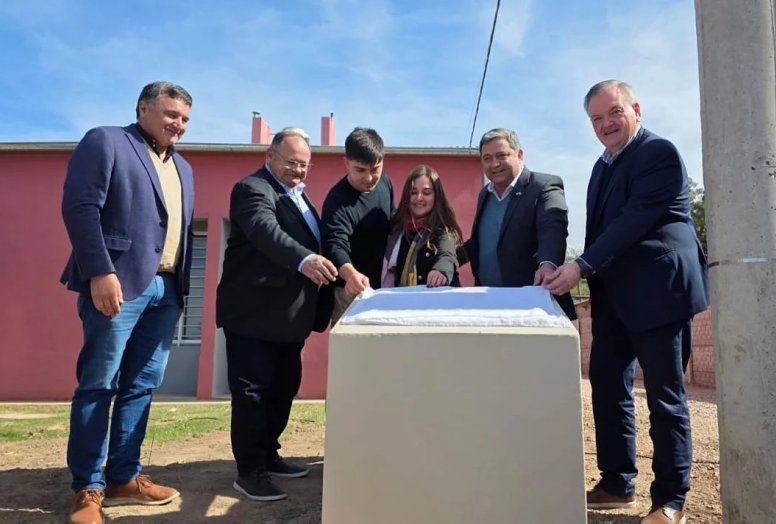 Se inauguraron 11 viviendas en Arrufó